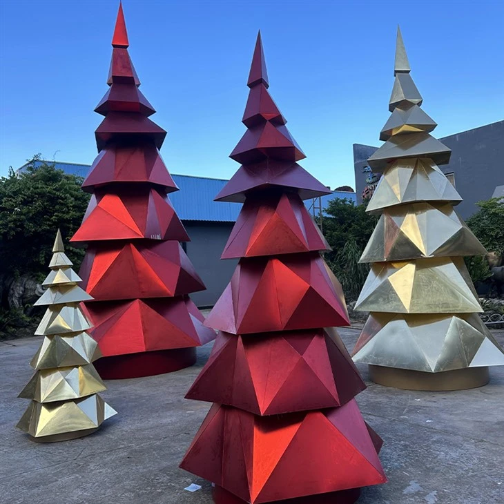 giant faceted mirror christmas tree
